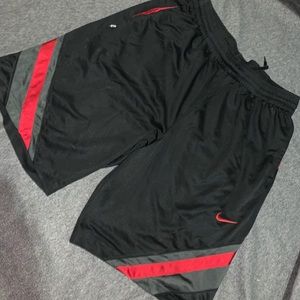Nike basketball shorts sz large